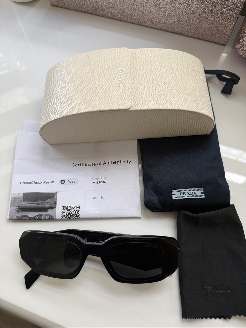 Prada Black Sunglasses with Cream Textured Case and Black Pouch 💯 authentic